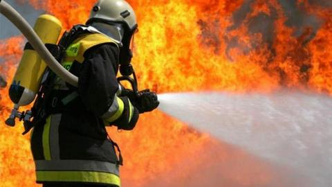 В Оренбурге на ул. Брестской на пожаре в многоэтажке спасены 12 человек