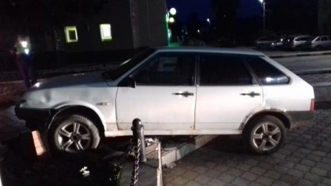В Оренбуржье пьяный водитель врезался в ограждение у мемориала