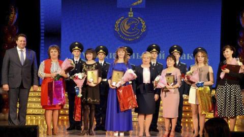 Оренбуржцы получили награды «Материнство» и «Отцовская слава»