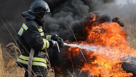 В селе 9 Января сгорели автомобиль и гараж