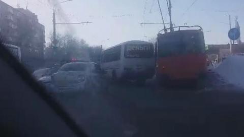 В Оренбурге из-за ДТП с участием ПАЗа «встала» ул. Пролетарская