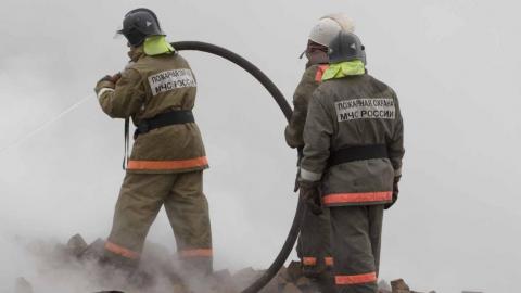 В Орске спасатели МЧС вывели из горящего дома 10 жильцов