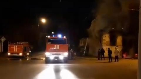 В Оренбурге на ул. Комсомольской ночью горел нежилой дом