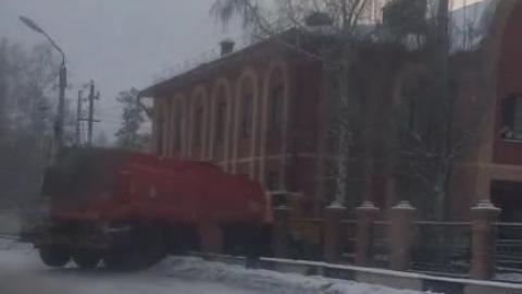 ДТП в Бузулуке: КамАЗ въехал в здание
