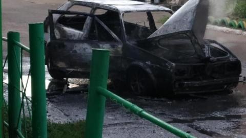 В Оренбурге на ул. Космической полностью сгорел ВАЗ