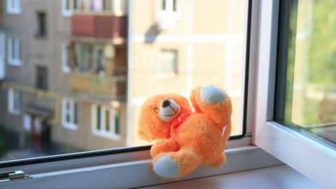 В Саракташском районе 3-летний мальчик выпал со второго этажа