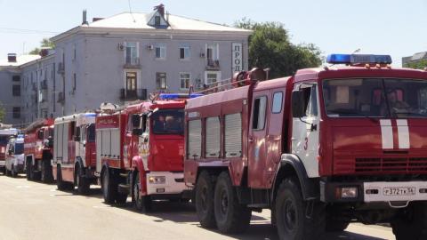Утром в Бугуруслане сгорело здание на площади 525 кв. метров Утром в Бугуруслане сгорело здание на площади 525 кв. метров