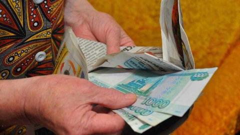 Две пенсионерки лишились 900 000 рублей, попав на уловки мошенников