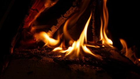В Адамовском районе пенсионер получил травму, разжигая печь