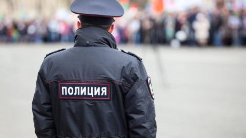 Полицейские из Оренбурга подбросили наркотики молодым людям 