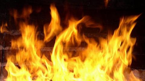 В Бузулукском районе пожар уничтожил жилой дом и летнюю кухню