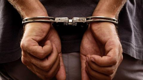 Тело 25-летней жительницы Гая обнаружили в деревянном ящике