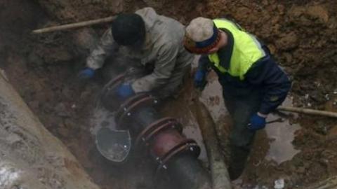 Из-за аварии в Новотроицке без воды остались жилые дома, тубдиспансер и училище