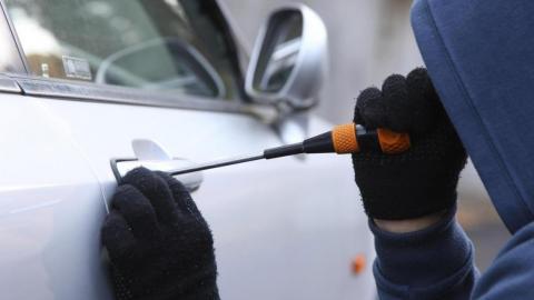 В Оренбуржье пьяные подростки пытались угнать автомобили