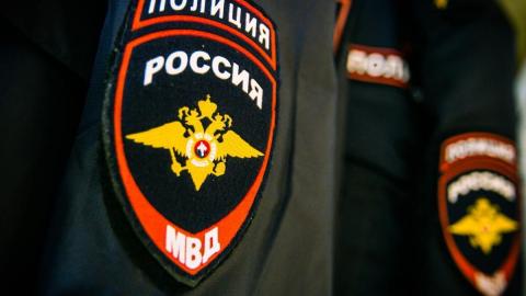 В Оренбуржье мужчина угрожал хозяину магазина косой