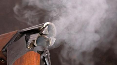 В Пономарёвском районе пенсионер получил огнестрельное ранение