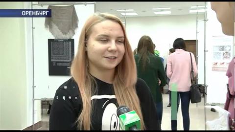 Посмотреть Как город укутался в оренбургскую паутинку: в областном центре уже семь лет отмечают дни пухового платка