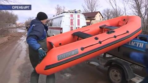 Посмотреть Из поселков близ Оренбурга начали эвакуировать людей  