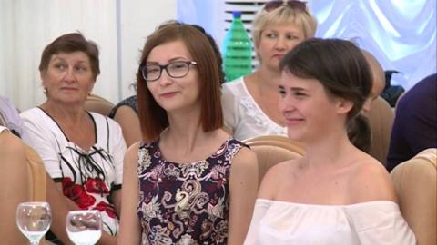 Посмотреть Спецрепортаж: хор Оренбургской областной филармонии «Новые Имена»