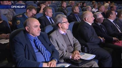 Посмотреть Чиновничья волокита и бесконечные проверки: предприниматели Оренбуржья сегодня озвучили самые злободневные проблемы бизнеса