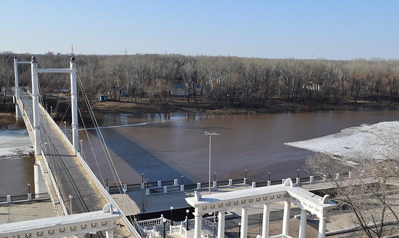Под Оренбургом на Урале прошёл ледоход Под Оренбургом на Урале прошёл ледоход