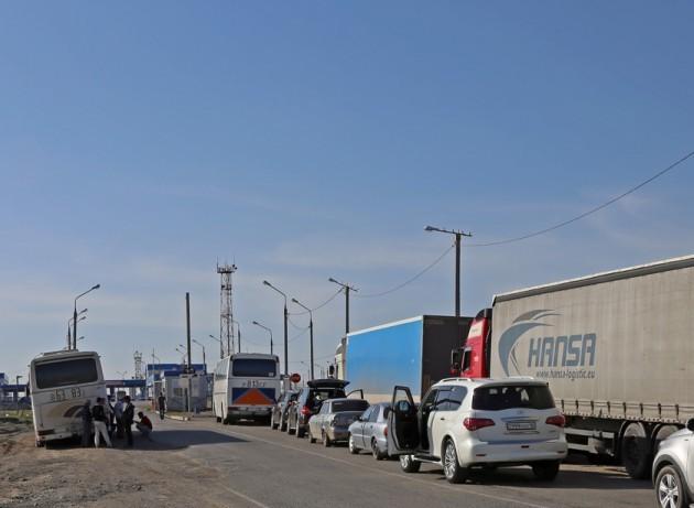 Почему на российско-казахской границе образовалась двухдневная пробка Почему на российско-казахской границе образовалась двухдневная пробка