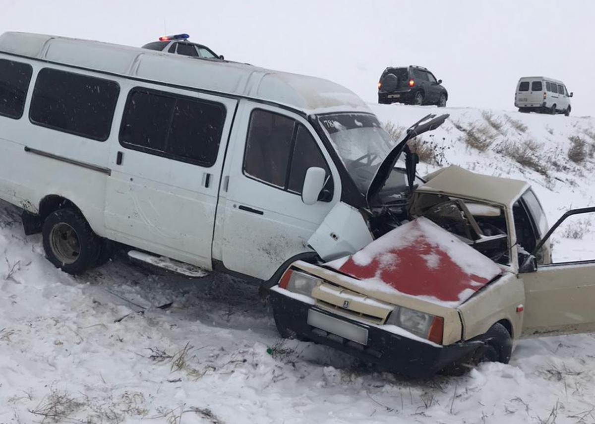 В ДТП на оренбургской трассе погибли два человека В ДТП на оренбургской трассе погибли два человека