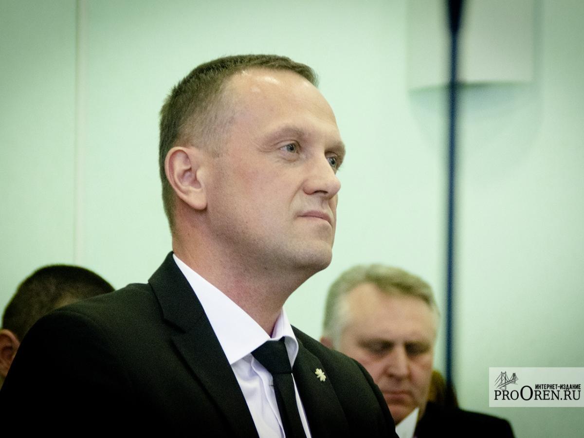 Владимир Ильиных официально вступил в должность первого заместителя главы Оренбурга Владимир Ильиных официально вступил в должность первого заместителя главы Оренбурга
