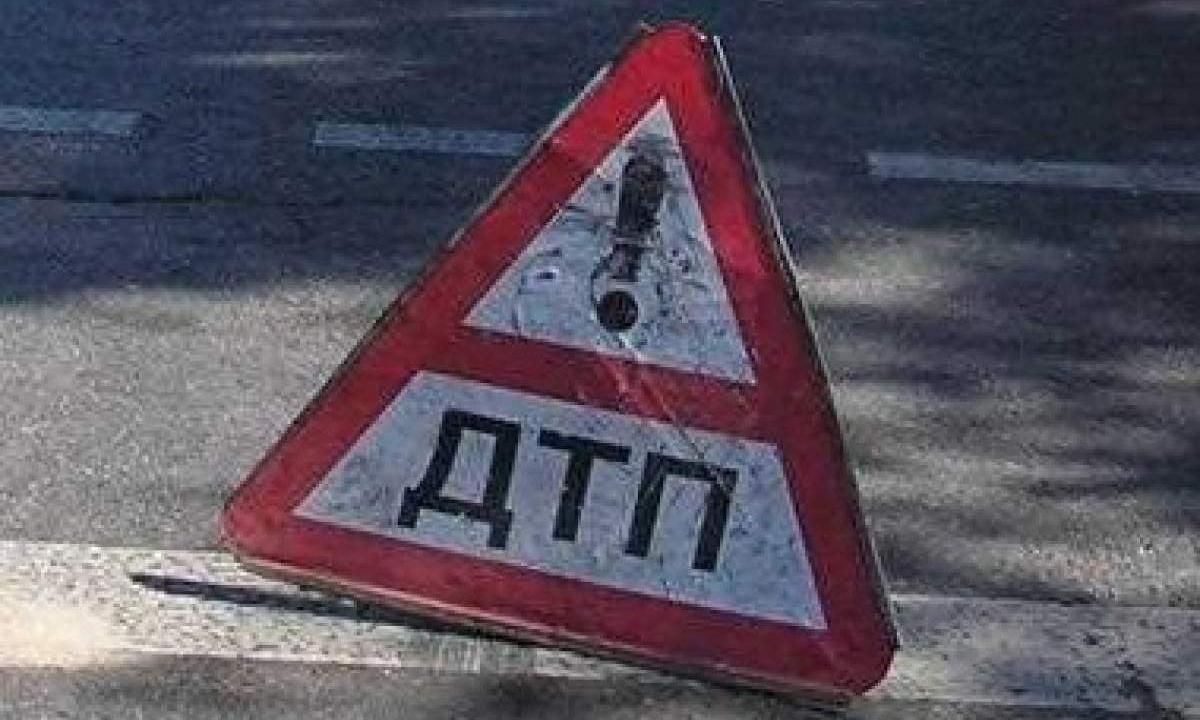 В Оренбурге пенсионерка выпала из автобуса, который проехался ей по ноге В Оренбурге пенсионерка выпала из автобуса, который проехался ей по ноге