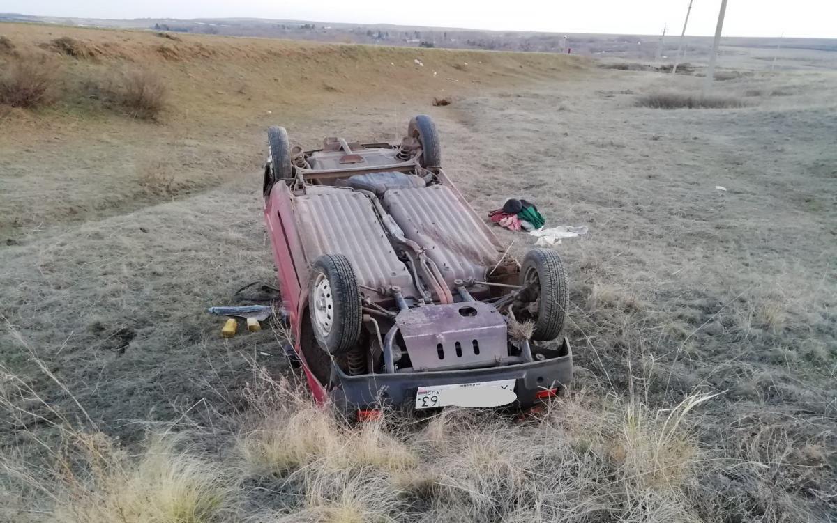 В Красногвардейском районе «ВАЗ» опрокинулся в кювет В Красногвардейском районе «ВАЗ» опрокинулся в кювет