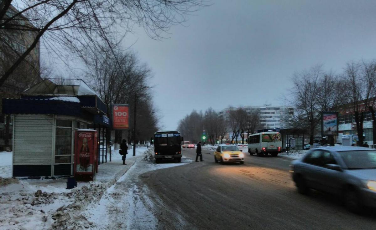 В Оренбурге пенсионерка выпала из автобуса и сломала ногу В Оренбурге пенсионерка выпала из автобуса и сломала ногу