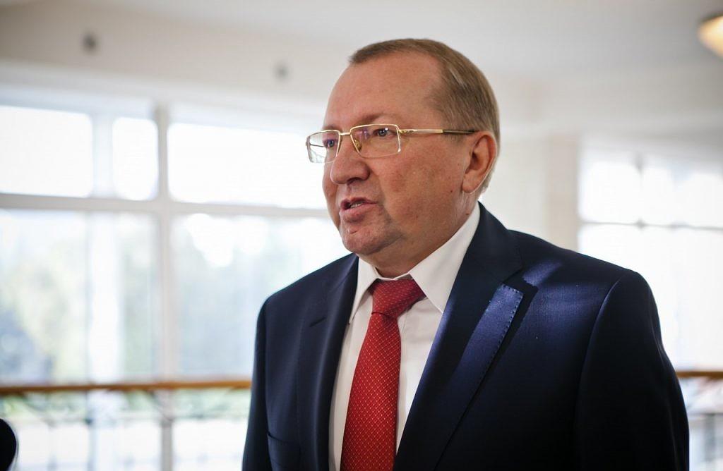Источник: Вячеслав Лабузов написал увольнение «по собственному» Источник: Вячеслав Лабузов написал увольнение «по собственному»