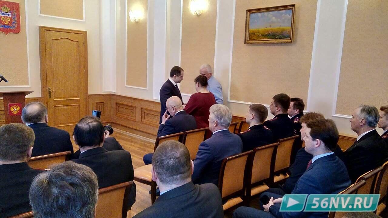 Михаил Бабич вручил орден Мужества семье полицейского Никулина Михаил Бабич вручил орден Мужества семье полицейского Никулина
