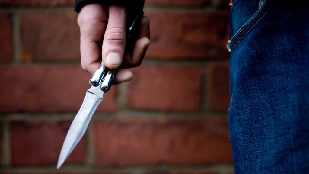 В Оренбуржье задержали рецидивиста, напавшего на девушку с ножом В Оренбуржье задержали рецидивиста, напавшего на девушку с ножом