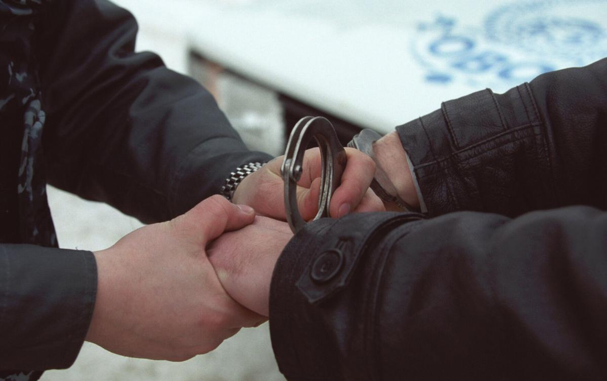 В Оренбурге полицейские задержали мужчину за хранение синтетических наркотиков В Оренбурге полицейские задержали мужчину за хранение синтетических наркотиков