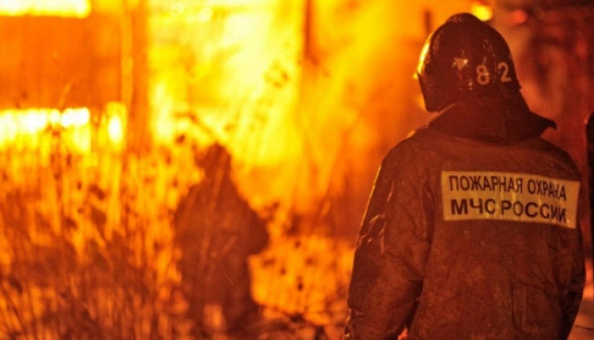 МЧС: ночью в Орске загорелся жилой дом МЧС: ночью в Орске загорелся жилой дом