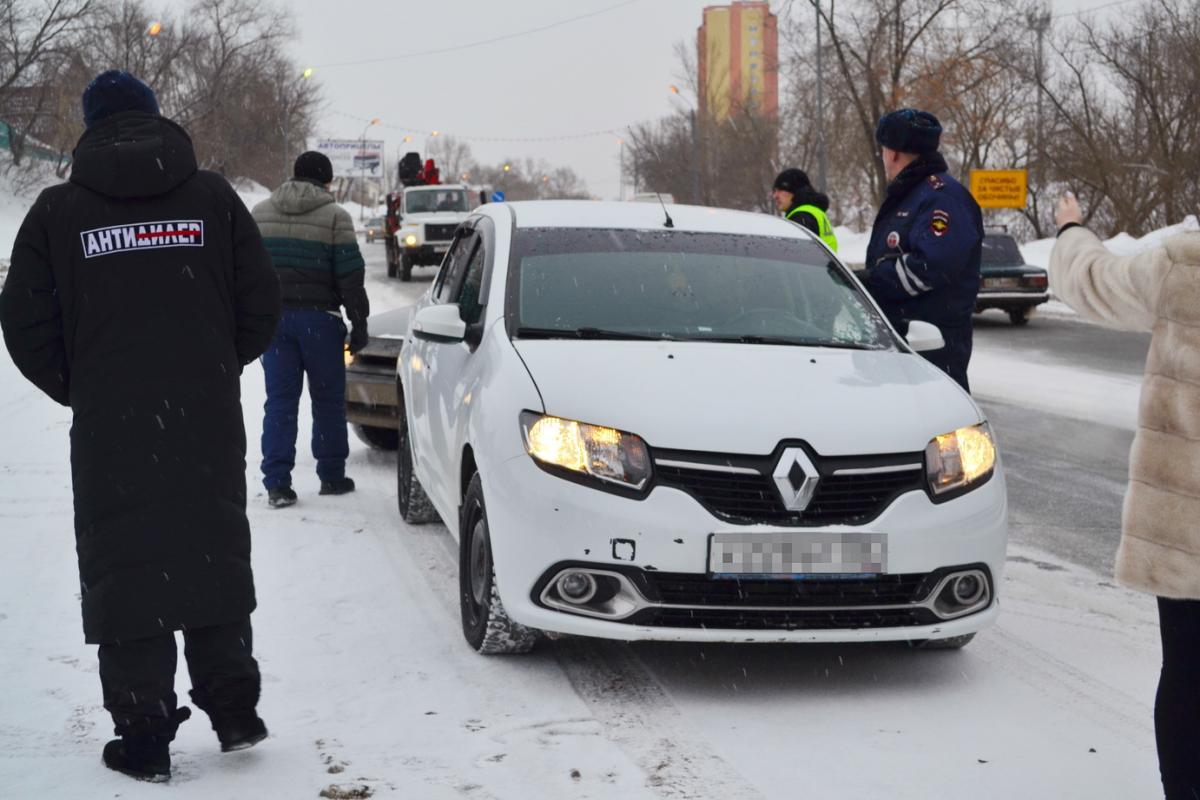 Во время рейда по такси в Оренбурге выявили водителя без прав Во время рейда по такси в Оренбурге выявили водителя без прав
