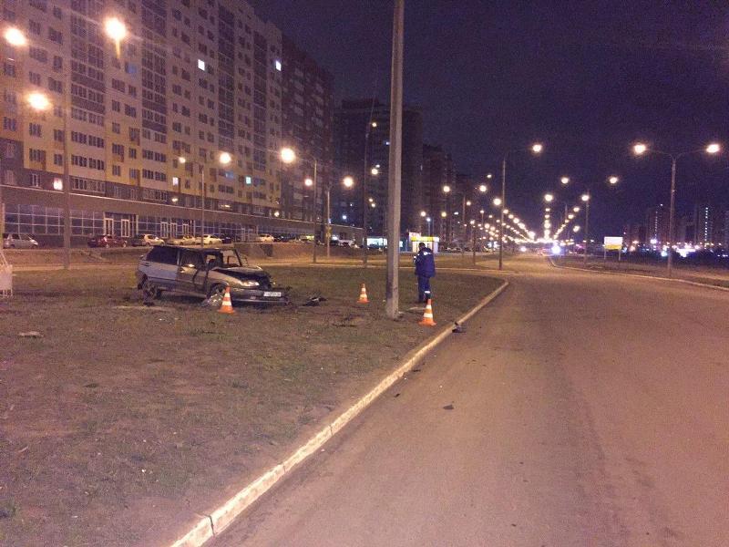 В Оренбурге 22-летний водитель врезался в столб В Оренбурге 22-летний водитель врезался в столб