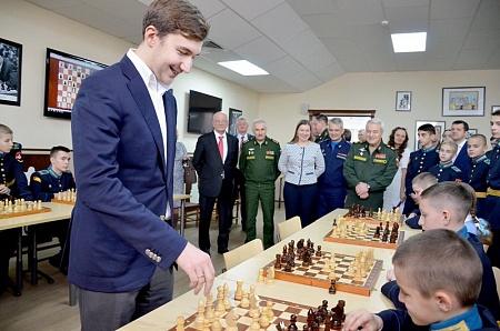 Сергей Карякин провел сеанс одновременной игры на Всеармейском чемпионате в Оренбурге Сергей Карякин провел сеанс одновременной игры на Всеармейском чемпионате в Оренбурге