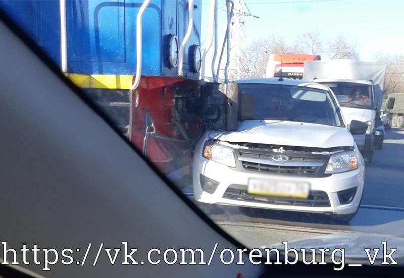 В очередное ДТП попало оренбургское такси В очередное ДТП попало оренбургское такси