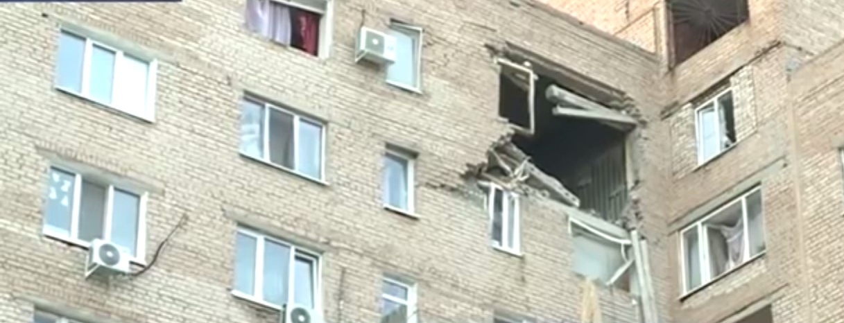 Жильцы возвращаются в дом на Алтайской, пострадавший от газа Жильцы возвращаются в дом на Алтайской, пострадавший от газа