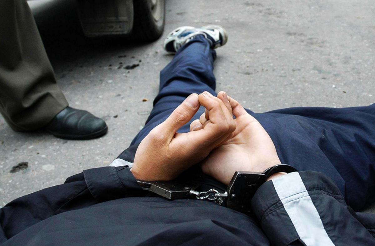 Полицейские задержали в центре Оренбурга подозреваемых в квартирных кражах Полицейские задержали в центре Оренбурга подозреваемых в квартирных кражах